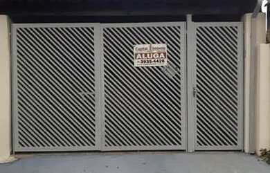 Imagem: A casa possui 2 Dormitórios, 1 Banheiro, 2 Vagas na garagem