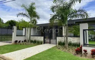 Imagem: A casa em condomínio possui 4 Dormitórios, 2 Banheiros, 624m²