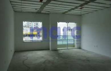 Imagem: O depósito possui 5 Vagas na garagem, 1.049m² de Área e