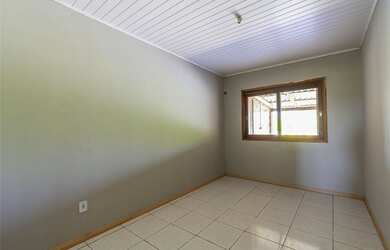 Imagem: A casa possui 2 Dormitórios, 1 Banheiro, 3 Vagas na garagem