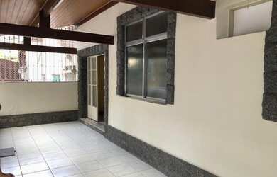 Imagem: A casa possui 5 Dormitórios, 4 Banheiros, 250m² de Área e