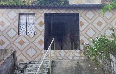 Imagem: A casa possui 2 Dormitórios, 1 Banheiro, 1 Vaga na garagem