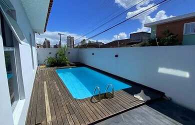 Imagem: A casa possui 3 Dormitórios, 2 Banheiros, 1 Vaga na garagem