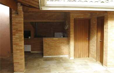 Imagem: A casa em condomínio possui 4 Dormitórios, 5 Banheiros, 5