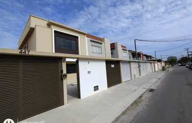 Imagem: A casa possui 3 Dormitórios, 1 Banheiro, 1 Vaga na garagem