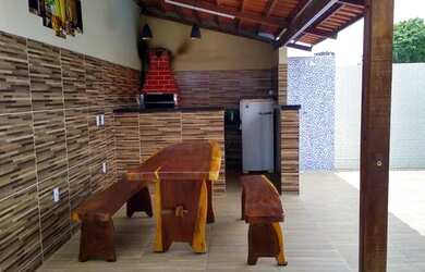 Imagem: A casa possui 3 Dormitórios, 2 Vagas na garagem e está localizado