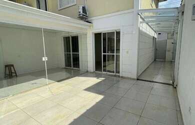 Imagem: A casa em condomínio possui 3 Dormitórios, 3 Banheiros, 2