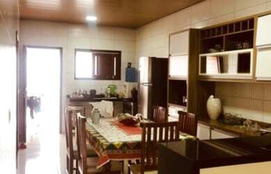 Imagem: A casa possui 2 Dormitórios, 1 Banheiro, 1 Vaga na garagem