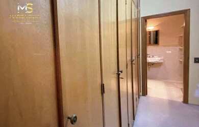 Imagem: A casa em condomínio possui 4 Dormitórios, 5 Banheiros, 5