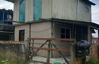 Imagem: A casa possui 2 Dormitórios, 2 Banheiros, 1 Vaga na garagem