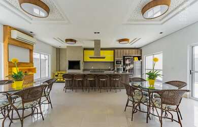 Imagem: A casa em condomínio possui 4 Dormitórios, 3 Banheiros, 4