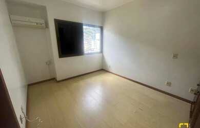 Imagem 14: Apartamento a Venda de 2 dormitórios 1 Suíte Andar Alto - Bairro Centro...