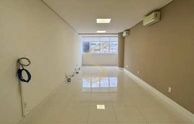 Imagem: O depósito possui 1 Vaga na garagem, 38m² de Área e está