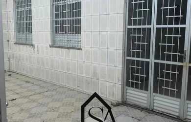 Imagem: A casa possui 4 Dormitórios, 4 Banheiros, 1 Vaga na garagem