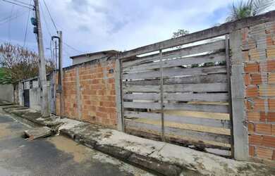 Imagem: A casa possui 1 Dormitório, 1 Banheiro, 1 Vaga na garagem e