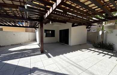 Imagem 2: Casa duplex para venda Priscila Dutra 4/4 sendo 3 suítes Lauro de Freitas