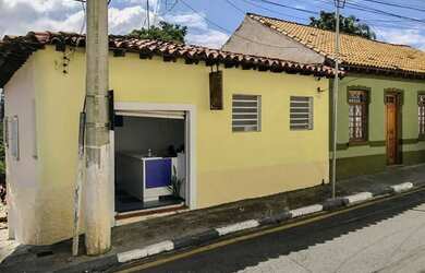 Imagem: A casa possui 2 Dormitórios, 2 Banheiros, 5 Vagas na garagem