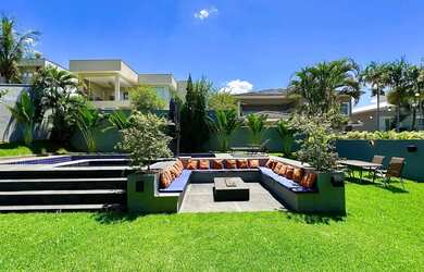 Imagem: A casa em condomínio possui 4 Dormitórios, 5 Banheiros, 5