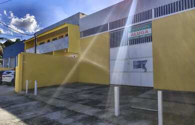 Imagem: O depósito possui 4 Vagas na garagem, 650m² de Área e Imóvel