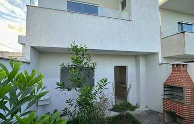 Imagem: A casa possui 3 Dormitórios, 3 Banheiros, 10m² de Área, Imóvel