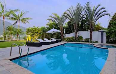 Imagem: A casa à venda possui 5 Dormitórios, 5 Banheiros, 5 Vagas