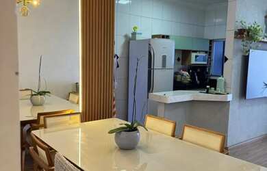 Imagem: A casa possui 2 Dormitórios, 2 Banheiros, 3 Vagas na garagem