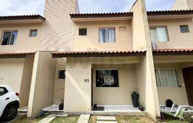 Imagem: A casa possui 3 Dormitórios, 2 Banheiros, 1 Vaga na garagem