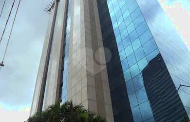 Imagem: O depósito possui 5 Vagas na garagem, 775m² de Área e está