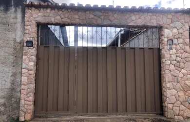 Imagem: A casa possui 2 Dormitórios, 1 Banheiro, 1 Vaga na garagem