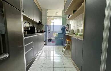 Imagem: O apartamento possui 3 Dormitórios, 1 Banheiro, 2 Vagas na