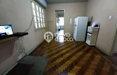 Imagem: A casa possui 3 Dormitórios, 2 Banheiros, 1 Vaga na garagem