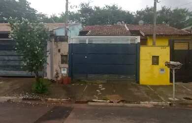 Imagem: A casa possui 2 Dormitórios, 1 Banheiro, 125m² de Área e