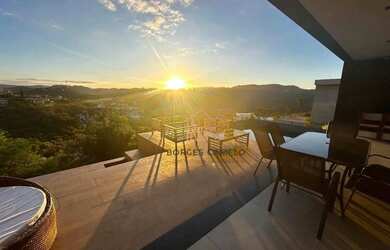 Imagem: A casa em condomínio possui 3 Dormitórios, 4 Banheiros, 5