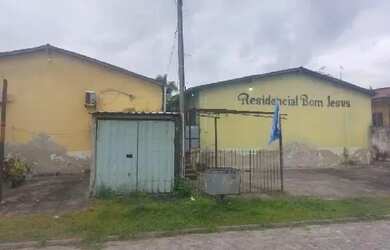 Imagem: A casa possui 3 Dormitórios, 1 Banheiro, 1 Vaga na garagem