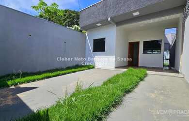 Imagem: A casa possui 2 Dormitórios, 2 Banheiros, 2 Vagas na garagem