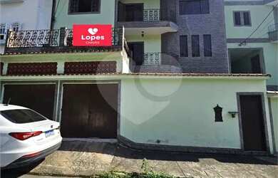 Imagem: A casa à venda possui 4 Dormitórios, 2 Banheiros, 2 Vagas