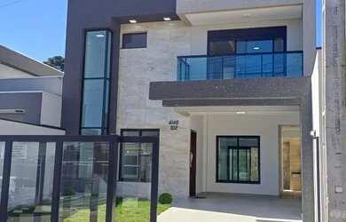 Imagem: A casa possui 4 Dormitórios, 3 Banheiros, 3 Vagas na garagem