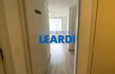 Imagem: O depósito possui 1 Vaga na garagem e 30m² de Área e está