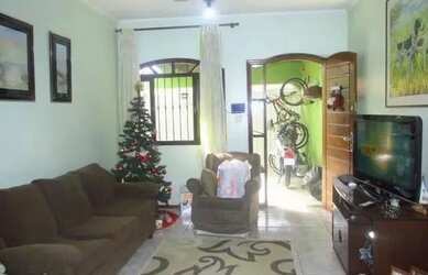 Imagem: A casa possui 1 Dormitório, 3 Banheiros, 3 Vagas na garagem