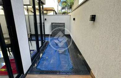 Imagem: A casa em condomínio possui 3 Dormitórios, 4 Banheiros, 3