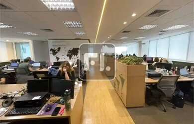 Imagem: O depósito possui 5 Vagas na garagem, 232m² de Área e está