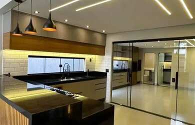 Imagem: A casa possui 3 Dormitórios, 3 Banheiros, 3 Vagas na garagem