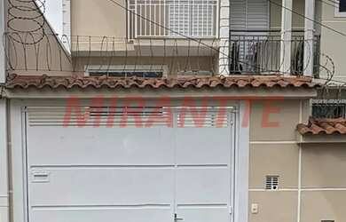 Imagem: A casa possui 3 Dormitórios, 3 Banheiros, 3 Vagas na garagem