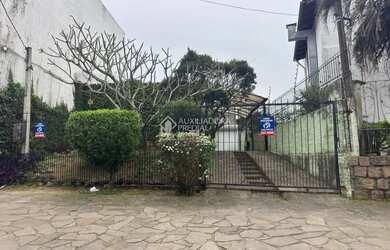 Imagem: A casa possui 2 Dormitórios, 3 Banheiros, 3 Vagas na garagem