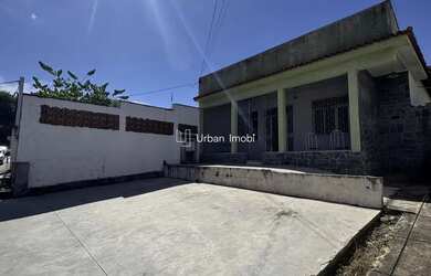 Imagem: A casa para alugar possui 3 Dormitórios, 1 Banheiro, 3 Vagas