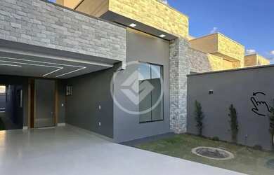 Imagem: A casa possui 3 Dormitórios, 1 Banheiro, 4 Vagas na garagem