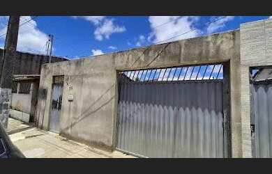 Imagem: A casa possui 3 Dormitórios, 3 Banheiros, 3 Vagas na garagem