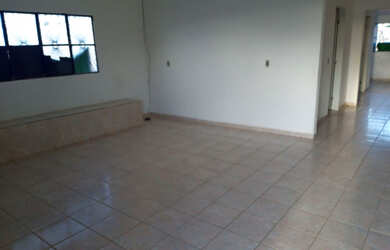 Imagem: A casa possui 2 Dormitórios, 1 Banheiro e está localizado