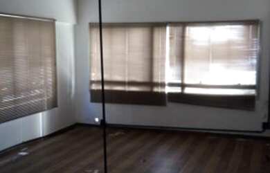 Imagem: O depósito possui 1 Vaga na garagem, 32m² de Área e está