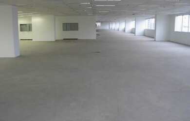 Imagem: O depósito possui 5 Vagas na garagem, 2.317m² de Área e